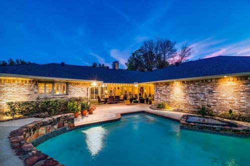 10727 Cox Ln, Dallas TX 75229-5211 exterior