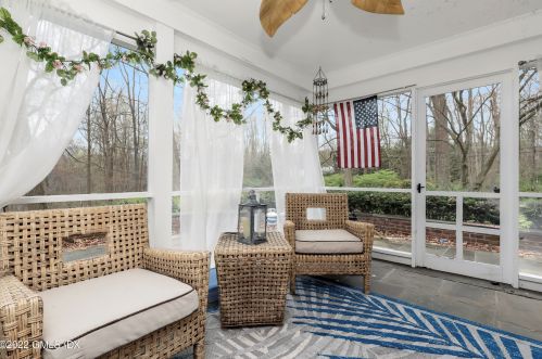 17 Highland Farm Rd, Greenwich CT 06831-2606 exterior