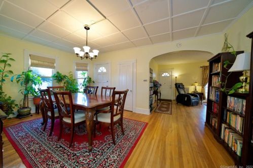 9 Fairview St, New Britain CT 06051-2707 exterior