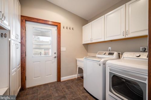 104 Monroe Ave, Alexandria VA 22301-1922 exterior