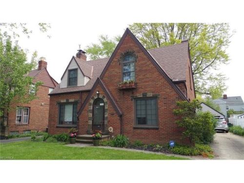 49 212th St, Cleveland, OH 44123-1060