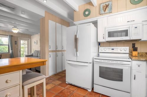 1266 Michigan Ave, Naples FL 34103-3873 exterior