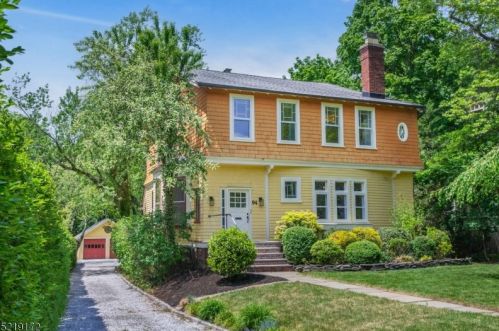 94 Fullerton Ave, Montclair, NJ 07042-3873