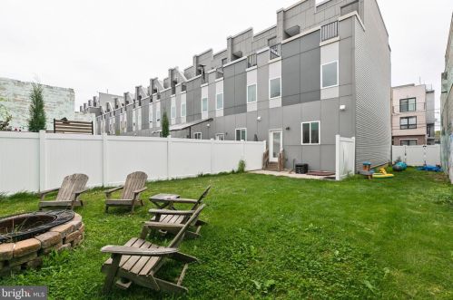 1324 Howard St, Philadelphia PA 19122-2445 exterior