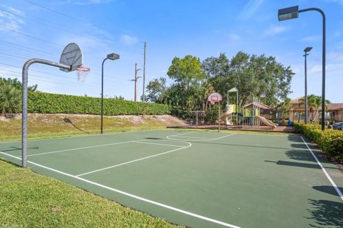 7557 Citrus Hl Ln, Naples FL 34109-0601 exterior