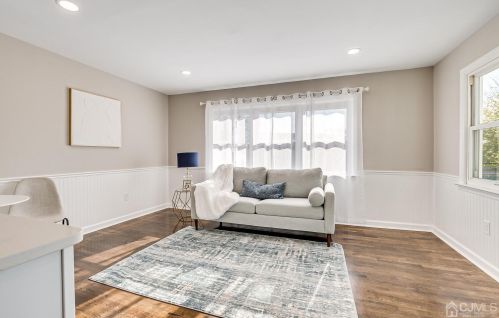 85 Gdn Ter, Edison NJ 08817-4501 exterior