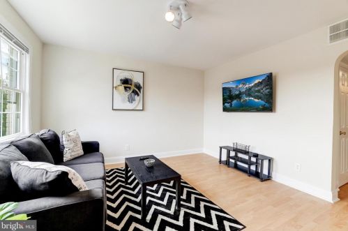 916 19 St, Washington DC 20002-4085 exterior