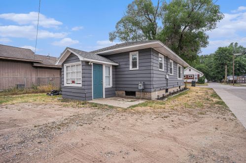 831 Hackley Ave, Meskegon MI 49444-1268 exterior