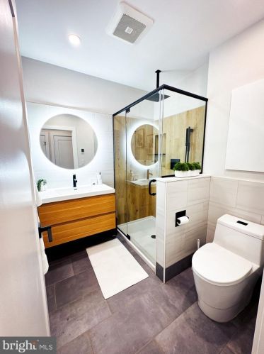 2241 5th St, Philadelphia, PA 19148-5739