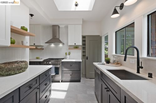 2747 Fulton St, Berkeley CA 94705-1031 exterior