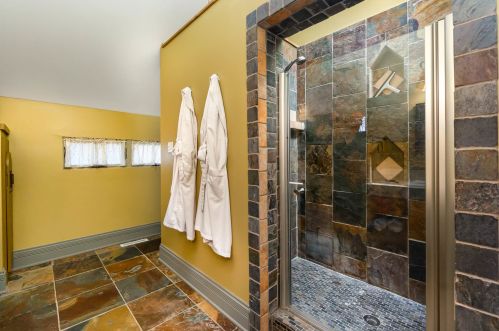 665 Shelby St, Gary IN 46403-2254 exterior