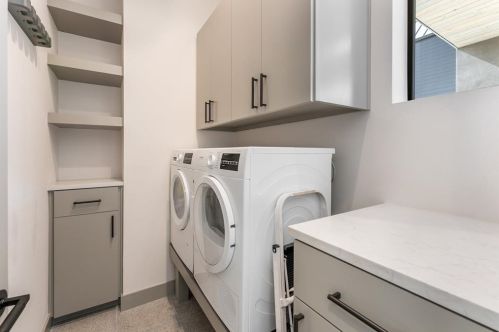 2402 3rd St, Austin TX 78704-5304 exterior