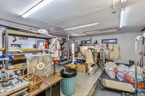 1734 Kahai St, Honolulu HI 96819-3913 exterior