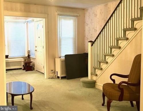 6256 Erdrick St, Philadelphia PA 19135-2602 exterior