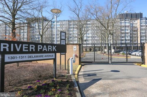 1301 Delaware Ave, Washington DC  20024-3929 exterior