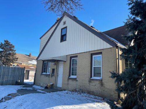 5194 63rd St, Milwaukee, WI 53218-4127