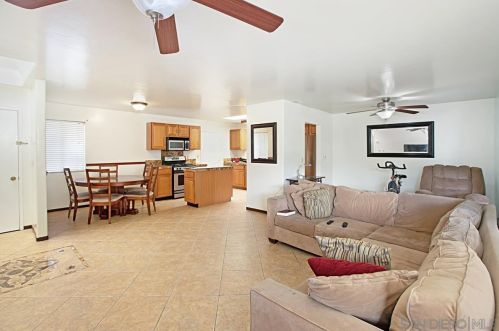 1748 Gotham St, Chula Vista CA 91913-2622 exterior