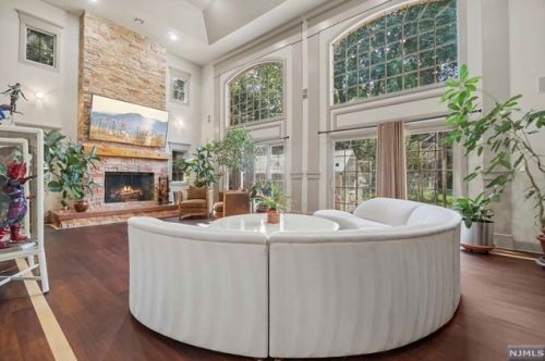 3 Pne Ter, Demarest NJ 07627-1214 exterior