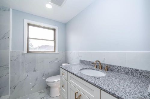 425 Rosemary St, Dearborn Heights MI  48127-3681 exterior