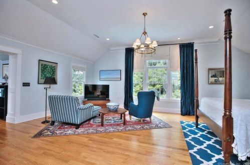 64 Bayberry Ln, Westport CT 06880-4031 exterior