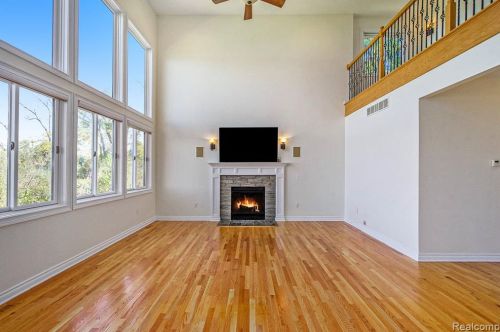 692 Appalachi St, Walled Lake MI  48390-1005 exterior