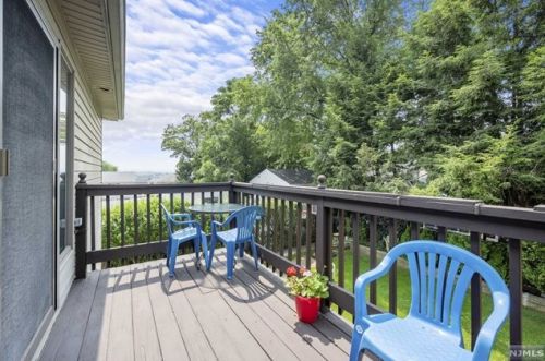 270 Baldwin Ave, Hasbrouck Heights NJ 07604-2301 exterior