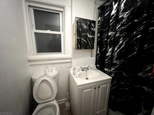 24 Seeley St, Paterson NJ 07501-3112 exterior