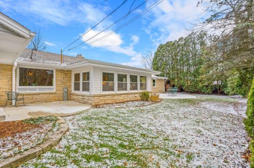 7705 Lake Dr, Milwaukee WI  53217-2910 exterior