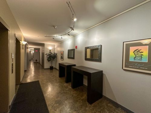 5570 Centre Ave, Pittsburgh PA 15232-1216 exterior