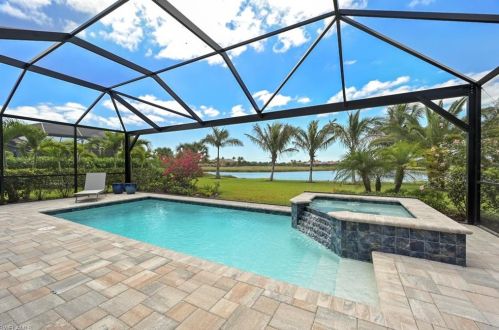 2727 Aviamar Cir, Naples FL 34114-9756 exterior
