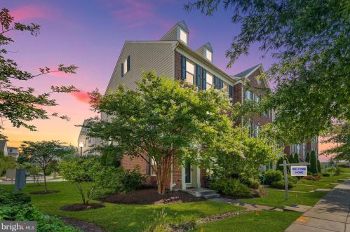 3810 Fort Lincoln Dr, Washington, DC 20018-3806