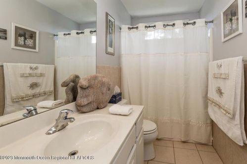 52 Pelican Dr, Berkeley Township NJ 08721-1654 exterior