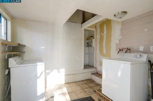 2704 Crescent Dr, Concord CA 94520-1919 exterior