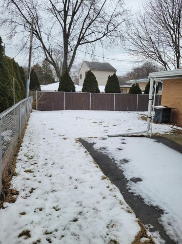 9521 Morgan Ave, Milwaukee, WI 53228-1424