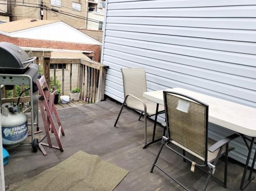 4211 Milgate St, Pittsburgh PA 15224-1526 exterior