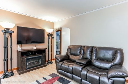 6144 Nagle Ave, Chicago IL 60634-3877 exterior