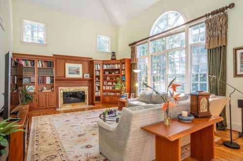 3 Farnham Way, Farmington CT 06032-1563 exterior