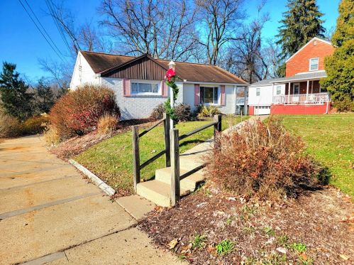 7941 Lindisfarne Dr, Pittsburgh, PA 15237-2364