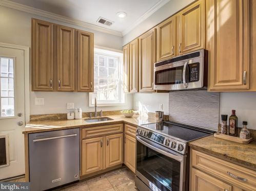 1341 Emerald St, Washington DC 20002-5432 exterior