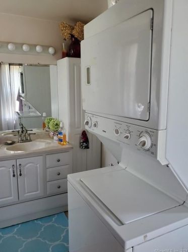 38 Maple St, Torrington CT 06790-6233 exterior