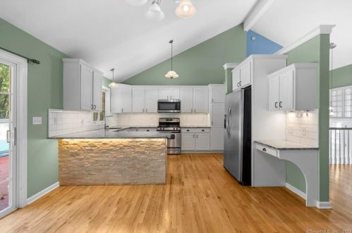 306 Silver Hl Rd, Derby CT 06418-1139 exterior