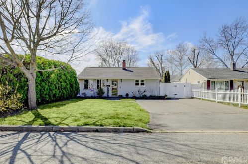 195 Austin Ave, Old Bridge NJ  08857-1164 exterior