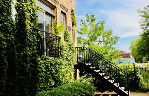 3751 Michigan Ave, Chicago, IL 60653-1591