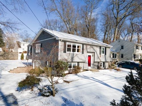 58 Colorado St, Springfield, MA 01118-2312