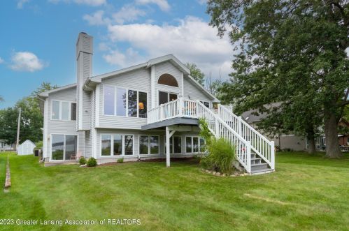 6225 Lake Dr, Haslett, MI 48840-8908