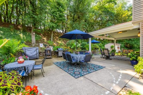 2364 Weston Dr, Pittsburgh, PA 15241-2434