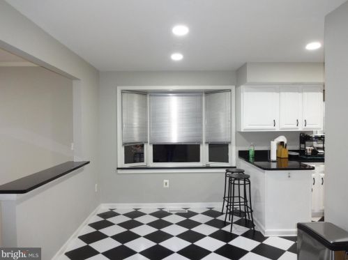 902 Monroe St, Herndon VA 20170-4648 exterior