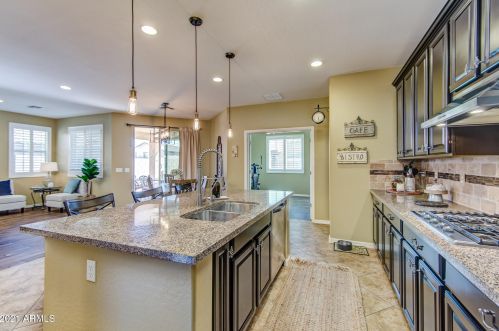 3765 Aracely Dr, Phoenix AZ 85087-5998 exterior