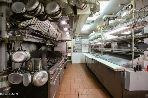 15 Franklin St, Lenox MA 01240-2304 exterior