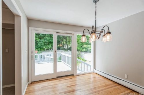 11 Colonial Dr, North Haven CT 06473-1238 exterior